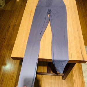 Never been worn size 6 ombré lulu leggings